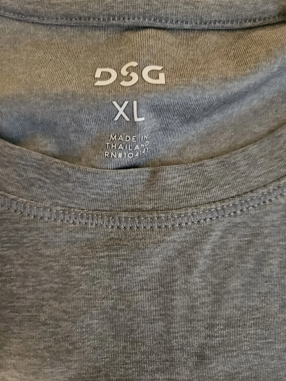 DSG (Dick's Sporting Goods) Performance Women's Tank. Moisture Wicking. Size XL - Picture 3 of 6